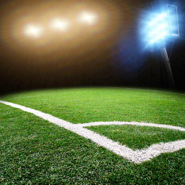 Fotbollsstadion med starkt ljus — Stockfoto