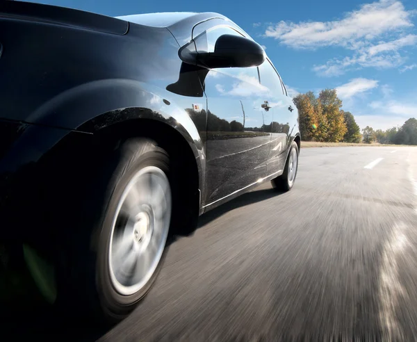 Vista frontal lateral del coche negro — Foto de Stock