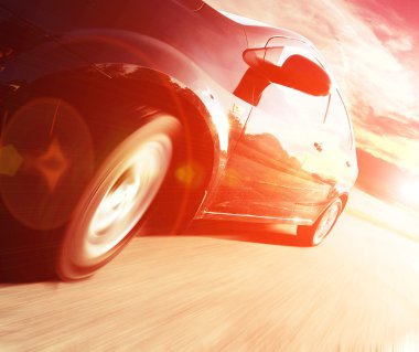 Siyah araba görünümünü sırayla yan