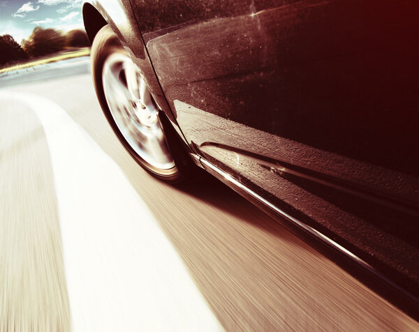 Поездка на машине по дороге
