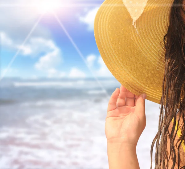 Woman in straw hat — Stock Photo, Image