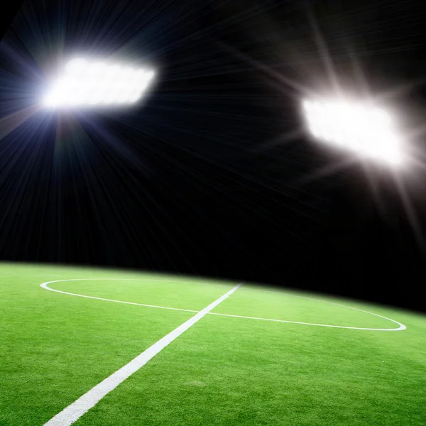 Fußballplatz und helle Lichter — Stockfoto