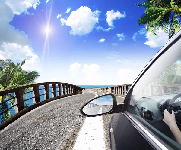 Carretera a lo largo del mar tropical — Foto de Stock
