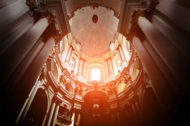 Kilise katedral iç