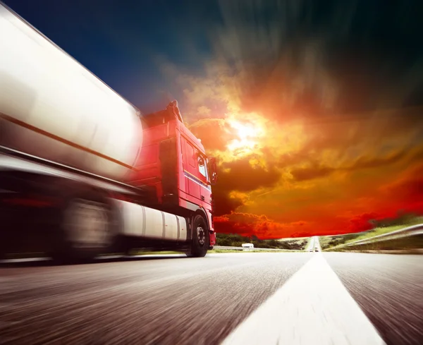 Modern Semi Truck in Motion — Stock Photo, Image