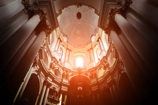 Interieur van de kerk kathedraal — Stockfoto