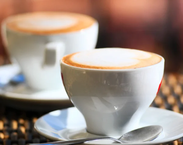 Csésze kávé habbal szív alakú — Stock Fotó