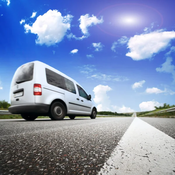 Coche de montar en carretera — Foto de Stock