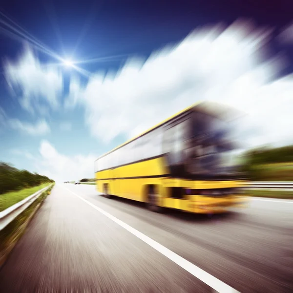 Řidiče autobusu na silnici — Stock fotografie