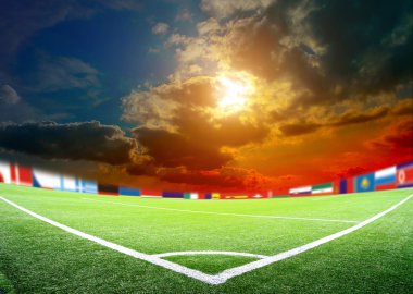 Işıklar gece ve büyük futbol stadyumu