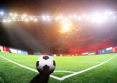 Işıklar gece ve büyük futbol stadyumu