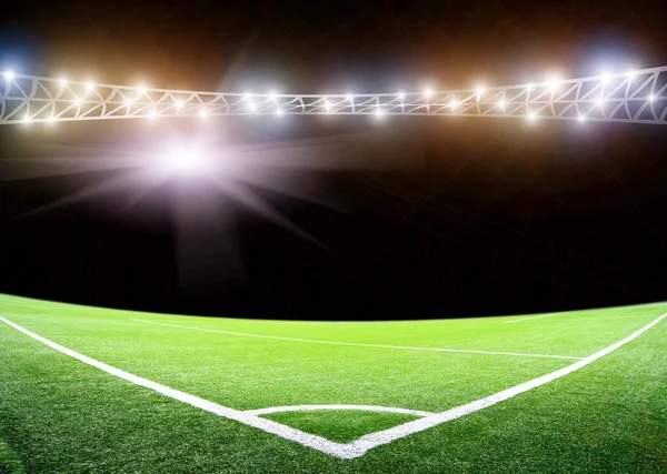 夜、大きなサッカー スタジアム ライト — ストック写真