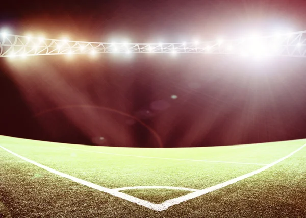 Luces en la noche y gran estadio de fútbol — Foto de Stock