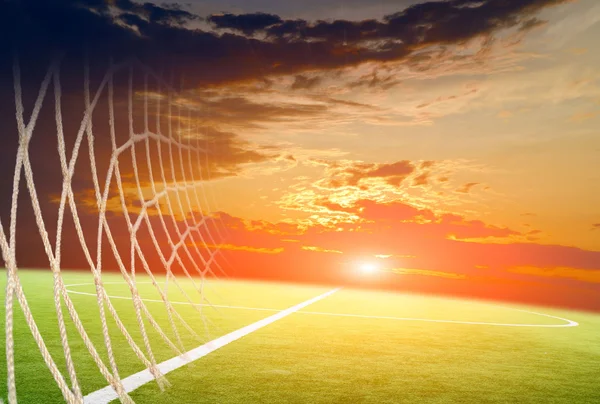 Campo de futebol no por do sol — Fotografia de Stock