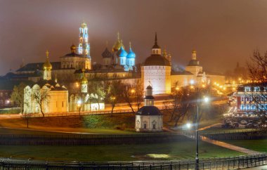 St. Sergius Trinity Lavra Rus Ortodoks Kilisesi 'nin en önemli manastırı ve ruhani merkeziydi. Manastır Sergiyev Posad kasabasında yer almaktadır.