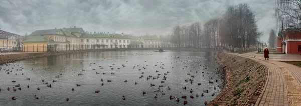 Stagno Bianco Sergiev Posad Una Nebbiosa Giornata Autunnale Anello Oro Fotografia Stock