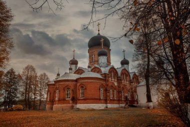 Kutsal Vvedensky adası keşişi - Vvedensky Gölü 'ndeki Ortodoks kadın manastırı, Pokrov, Rusya