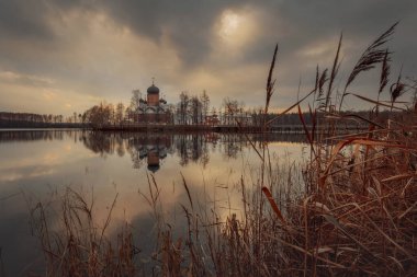 Kutsal Vvedensky adası keşişi - Vvedensky Gölü 'ndeki Ortodoks kadın manastırı, Pokrov, Rusya