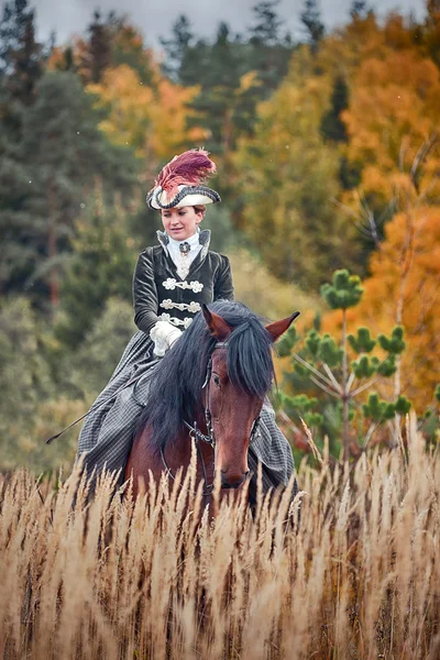 Лошадиная охота с дамами на лошадях — стоковое фото