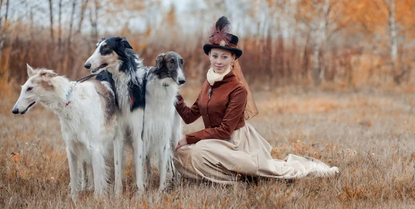 Rus borzoy köpeklerle Ladyxix yüzyılın portre — Stok fotoğraf