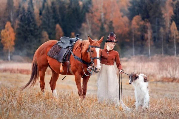 Signora in cavalcare habbit a cavallo caccia — Foto Stock