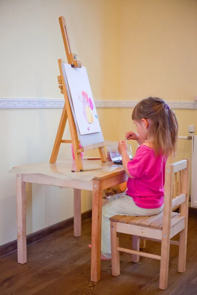 Little girl painting — Stock Photo, Image