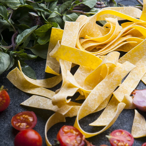 Dry tagliatelle pasta  with tomatoes — Stock Photo, Image