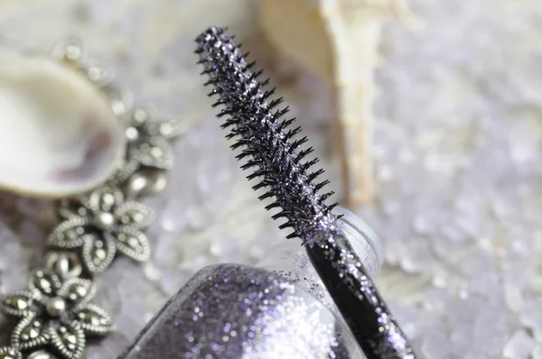 Glitter mascara z muszli i biżuterią — Zdjęcie stockowe