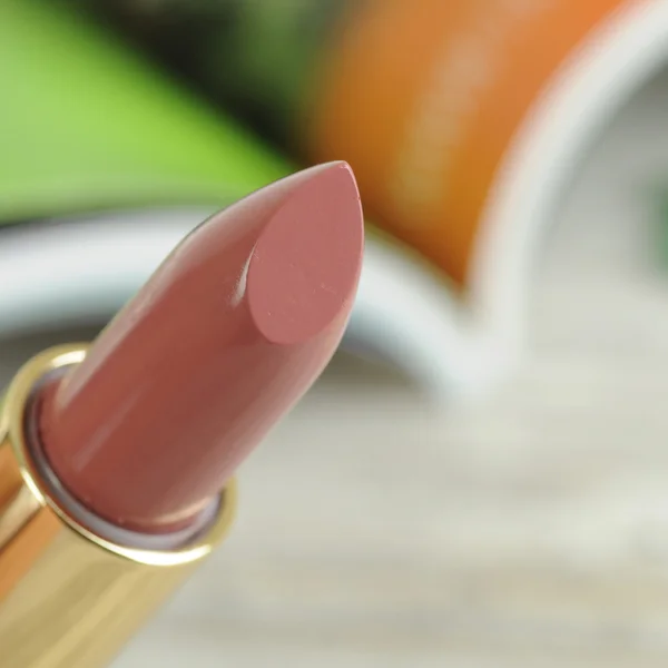 Lápiz labial de moda marrón — Foto de Stock