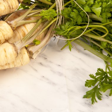 taze maydanoz kökü