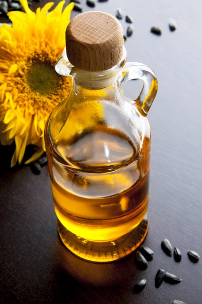 Oil with sunflower — Stock Photo, Image