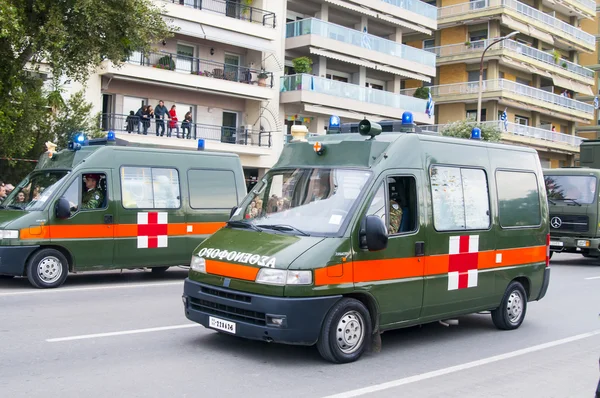 Ambulancia coche en el desfile del día de Ohi en Tesalónica —  Fotos de Stock
