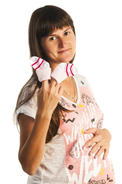 Femme enceinte tenant de petites chaussettes — Photo