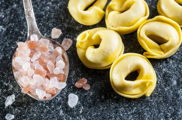 Olasz ravioli és tengeri só Jogdíjmentes Stock Képek