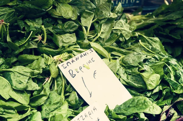 Spinatblätter auf dem Markt — kostenloses Stockfoto