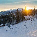冬の山の夕日
