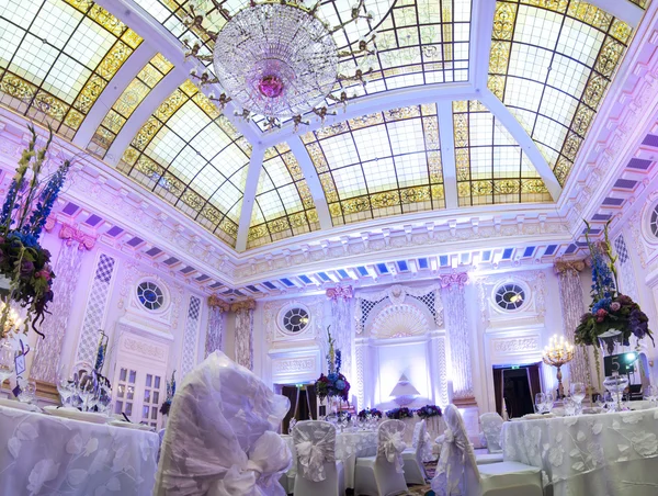 Gorgeous banquet hall — Stock Photo, Image