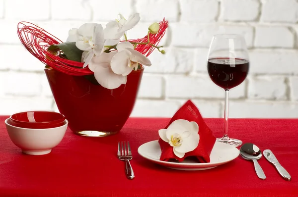 Table setting with orchid flowers — Stock Photo, Image