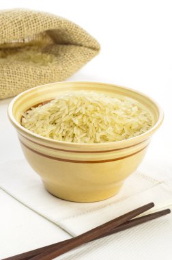 Kaynatılmış uzun pirinç kase