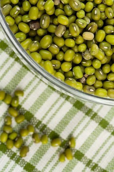 Kacang hijau dalam mangkuk kaca — Stok Foto
