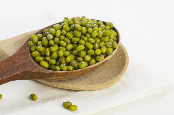 Fagioli verdi in cucchiaio di legno — Foto Stock