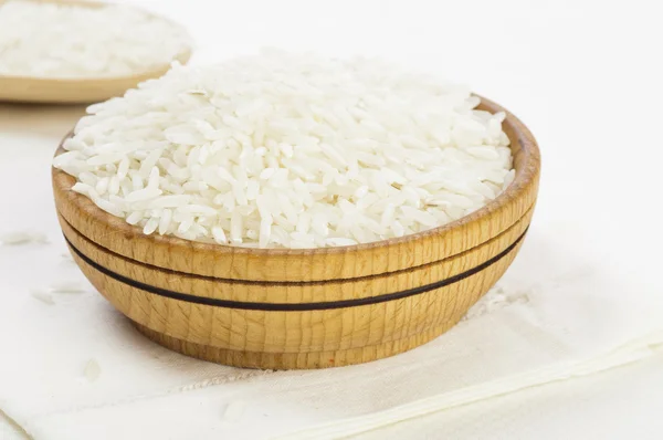 Arroz largo pulido en tazón — Foto de Stock