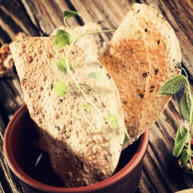 Kabın içinde ev yapımı papad