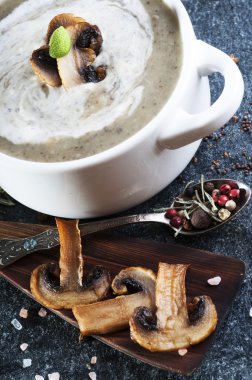 Mantar kremalı çorba.