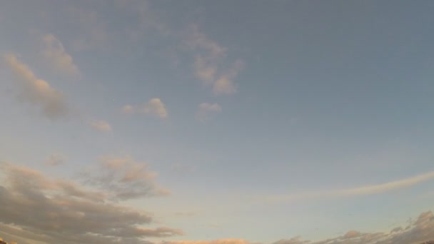 Ηλιοβασίλεμα ουρανό με σύννεφα — Αρχείο Βίντεο