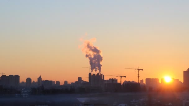 Napkelte felett ipari Kijevben — Stock videók