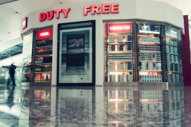 Tiflis Havaalanı Duty Free mağazasında