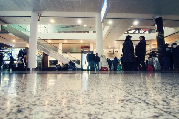 Персоналии: Зал международного аэропорта Тбилиси — стоковое фото