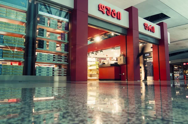 Duty Free shop em Tbilisi Aeroporto — Fotografia de Stock