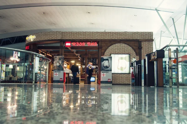 ร้านค้าปลอดภาษีในสนามบิน Tbilisi — ภาพถ่ายสต็อก